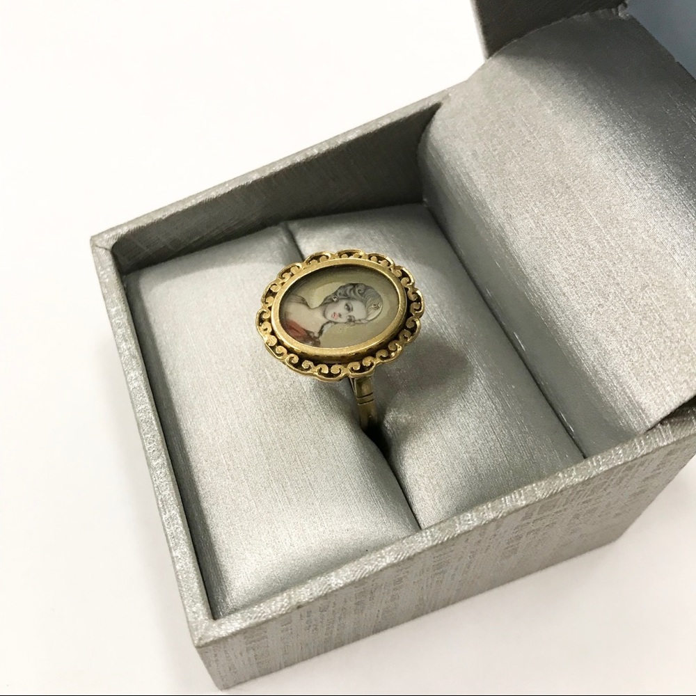 Gold hand painted lady Cameo ring